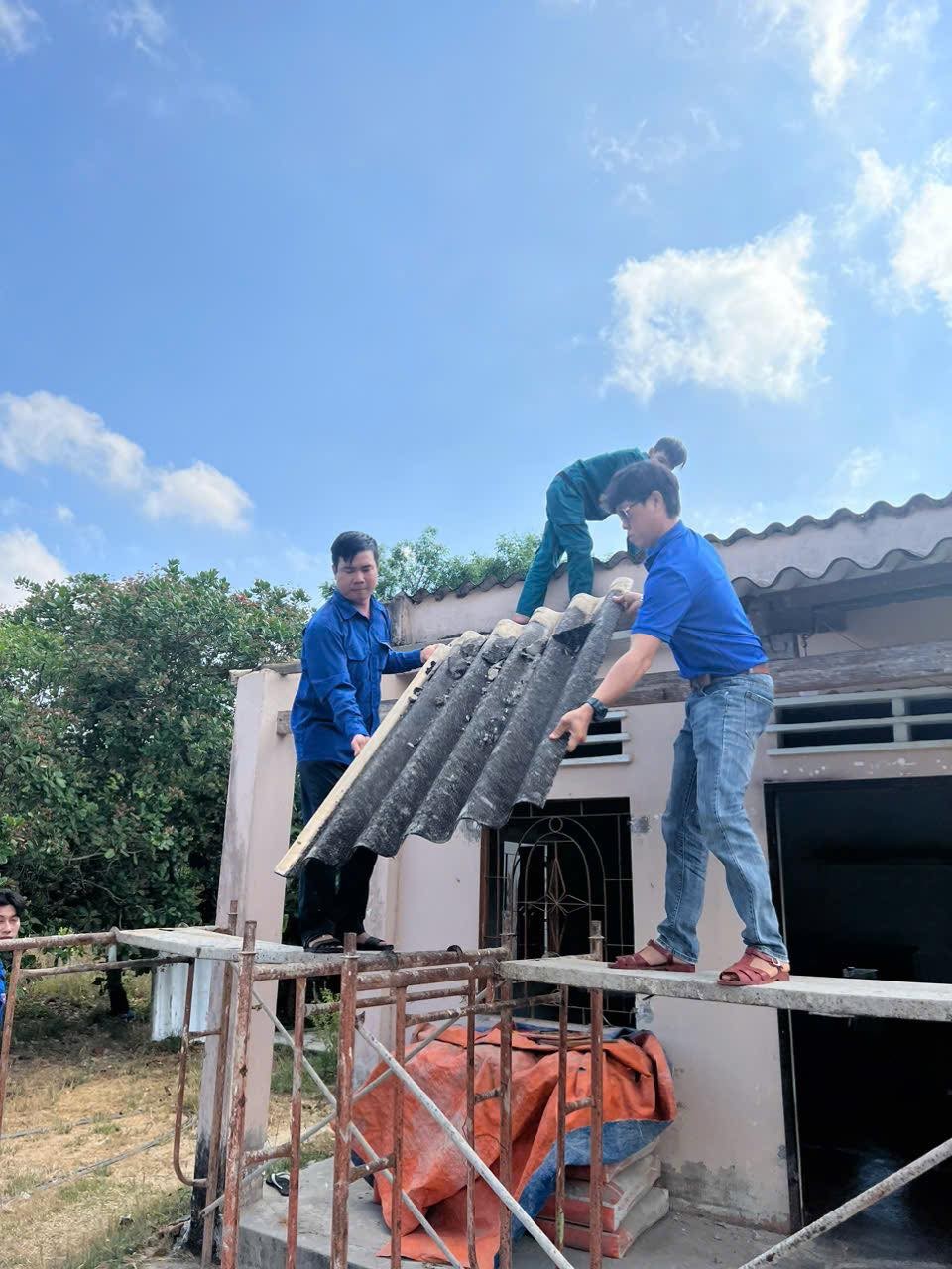 Bình Thuận: Gần 1.000 đoàn viên đồng loạt ra quân xóa nhà tạm