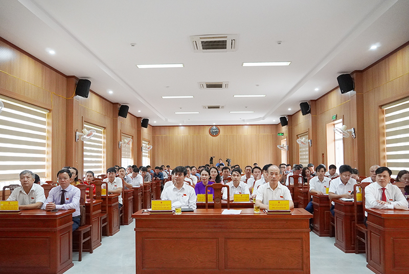 Các đại biểu dự kỳ họp.