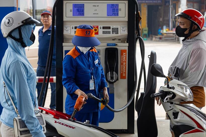 Giá xăng dầu trong nước dự báo tiếp tục tăng trong kỳ điều hành ngày mai 26/6, nhưng mức tăng có thể thấp hơn kỳ trước.  Ảnh : TT