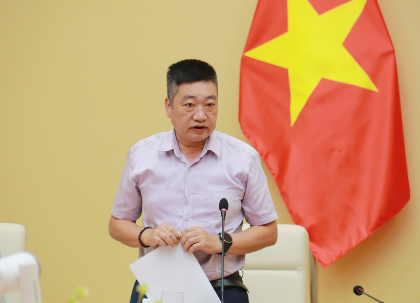 Ông Bùi Phương Nam, Giám đốc Ban QLDA Điện 1 báo cáo tại cuộc họp