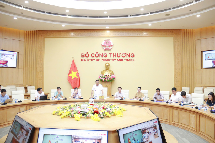 Quang cảnh cuộc họp