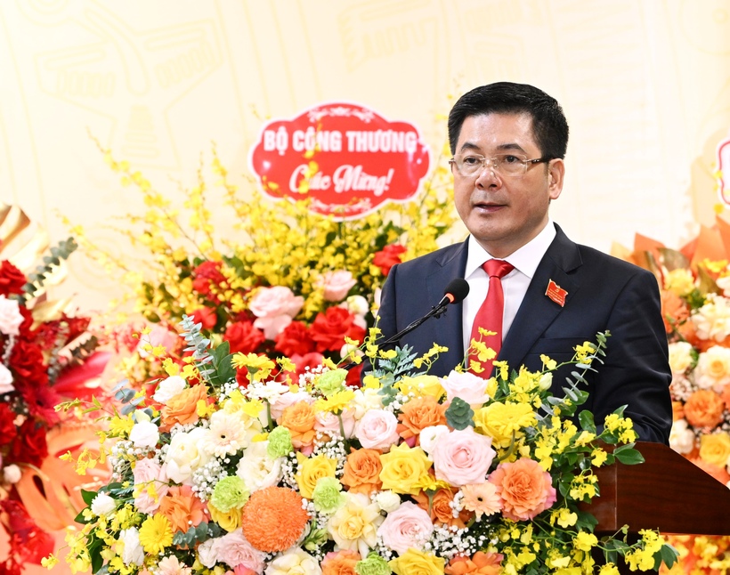 Uỷ viên Trung ương Đảng, Bí thư Đảng uỷ, Bộ trưởng Bộ Công Thương Nguyễn Hồng Diên phát biểu khai mạc Đại hội