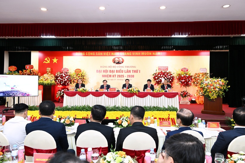 Đoàn Chủ tịch điều hành Đại hội