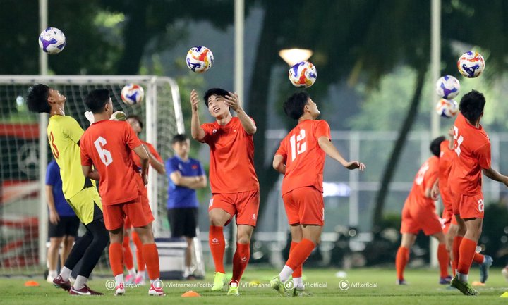 U23 Việt Nam tích cực tập luyện chuẩn bị cho trận gặp U23 Philippines. Ảnh: VFF