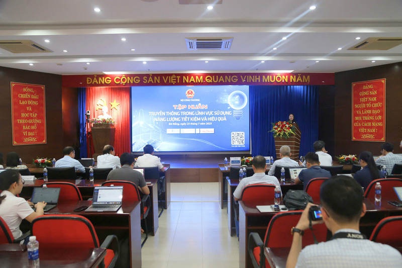 Tập huấn truyền thông trong lĩnh vực sử dụng năng lượng tiết kiệm và hiệu quả cho phóng viên báo, đài tại thành phố Đà Nẵng. Ảnh: Vũ Lê