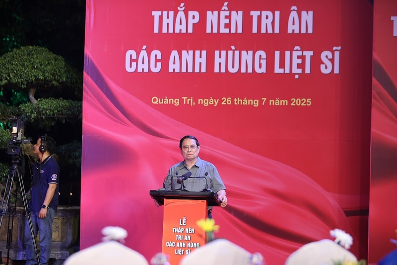 Tại Nghĩa trang Liệt sĩ quốc gia Trường Sơn, tỉnh Quảng Trị, Thủ tướng Chính phủ Phạm Minh Chính đã dự lễ thắp nến tri ân các Anh hùng liệt sĩ. Ảnh: VGP/Nhật Bắc