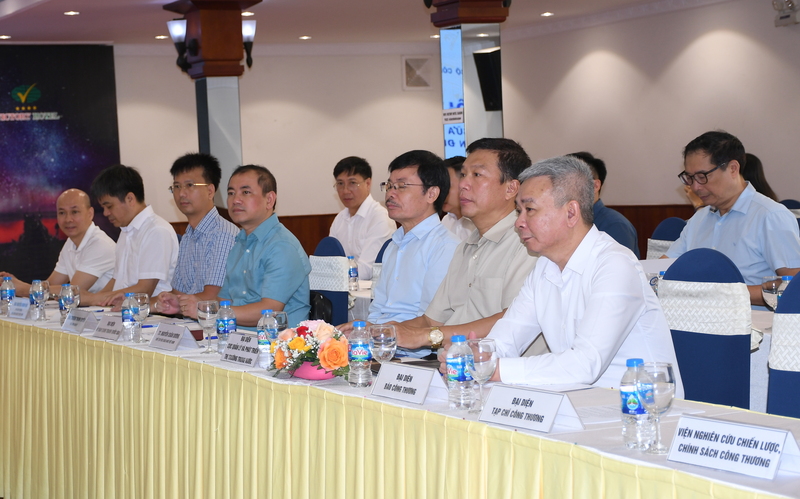 Các đại biểu tham dự hội thảo