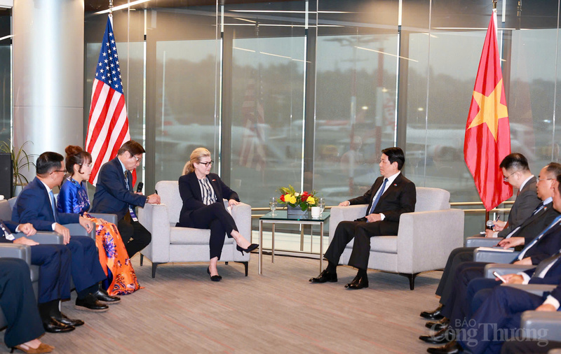 Chủ tịch nước Lương Cường và Chủ tịch, Giám đốc điều hành tập đoàn Boeing Commercial Airplanes Stephanie Pope