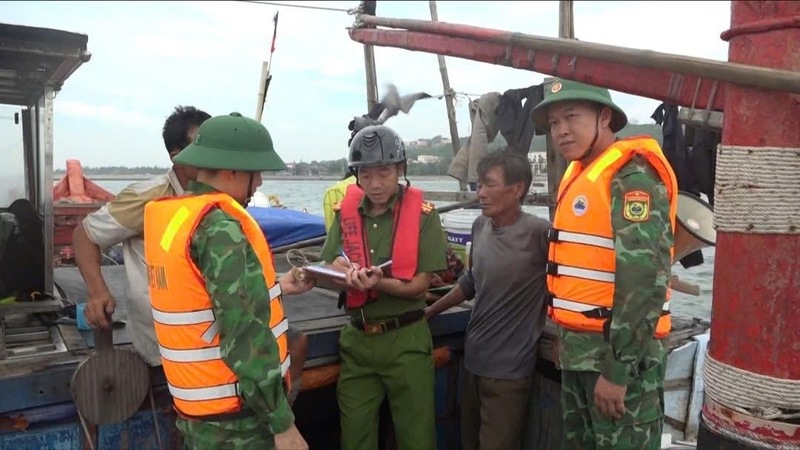 Lực lượng vũ trang tại Đặc khu Bạch Long Vĩ kêu gọi ngư dân về nơi tránh trú an toàn