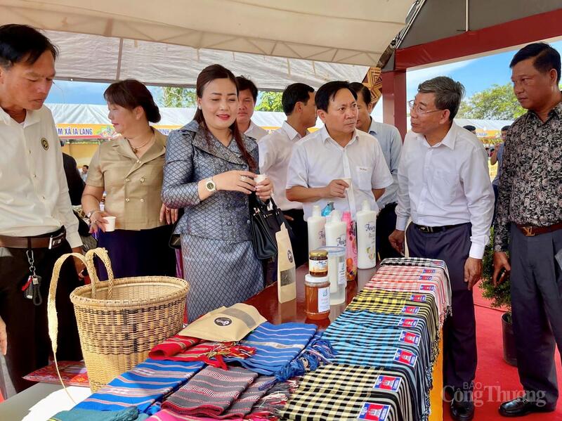 Hoạt động xúc tiến thương mại được đẩy mạnh thông qua các phiên chợ biên giới.