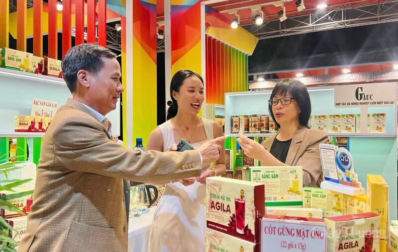 Các chương trình triển lãm, hội chợ thương mại mang lại hiệu quả thiết thực trong việc kích cầu tiêu dùng. Ảnh: Hiền Mai