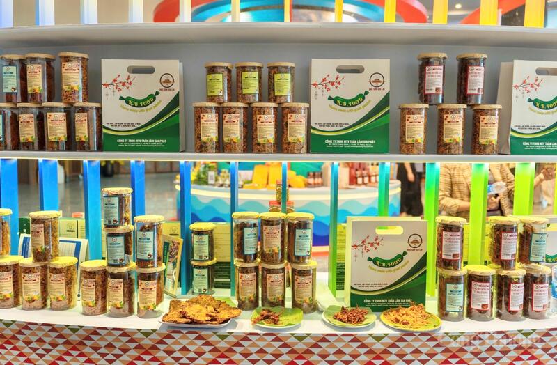 Công ty TNHH MTV Trần Lâm Gia Phát mang tới Hội chợ Mùa Thu 2025 dòng sản phẩm KBFOOD. Ảnh: Hiền Mai.
