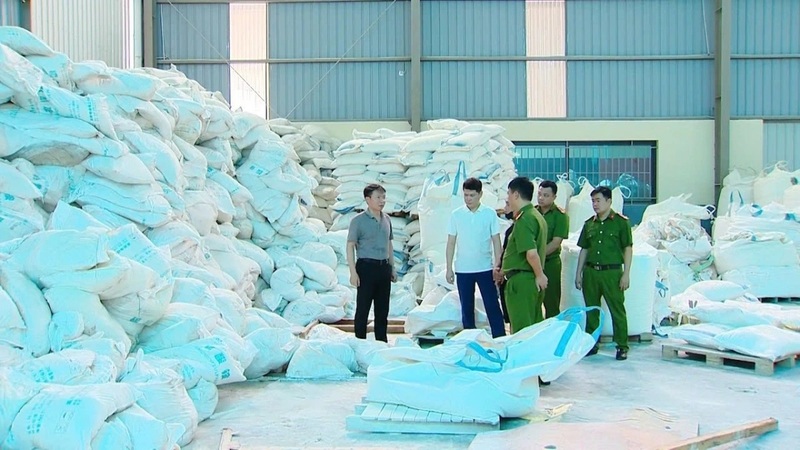 Công an tỉnh Phú Thọ kiểm tra kho hàng Công ty TNHH Phòng cháy chữa cháy Tomoken Việt Nam sản sản bình chữa cháy giả.