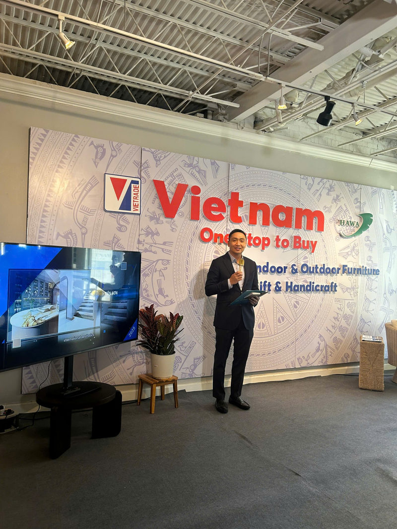 Ông Hoàng Minh Chiến, Phó Cục trưởng Cục Xúc tiến thương mại (Bộ Công Thương) phát biểu tại High Point Market. Ảnh: Cục XTTM