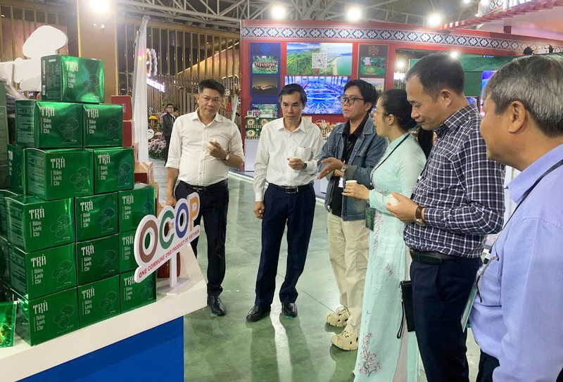 Sản phẩm trà Hội chợ Mùa Thu lần thứ nhất – 2025. Ảnh: Nguyễn Thành