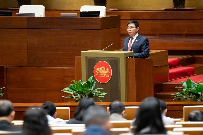 Bộ trưởng Bộ Tài chính Nguyễn Văn Thắng trình bày Tờ trình