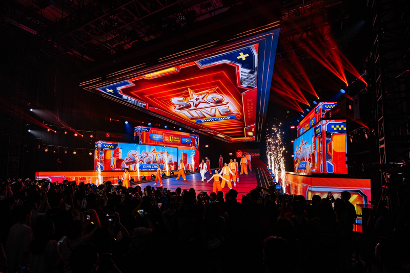 Sự kiện Sao Live Đỉnh Chóp đã mang đến trải nghiệm giải trí độc đáo cho hàng triệu người xem.