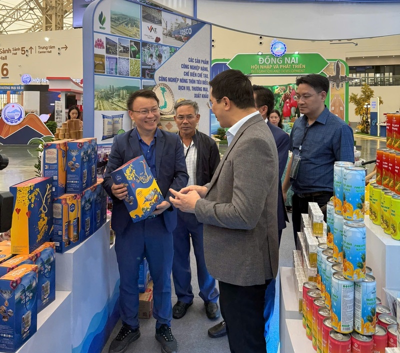 Nước mắm mang thương hiệu Lê Gia là sản phẩm OCOP 5 sao của tỉnh Thanh Hóa được trưng bày tại Hội chợ Mùa Thu năm 2025. Ảnh: Xuân Phong