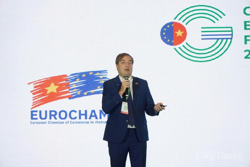 Chủ tịch EuroCham Việt Nam Bruno Jaspaert nhấn mạnh, chuyển đổi xanh không còn là lựa chọn, mà là điều kiện tồn tại của tăng trưởng.