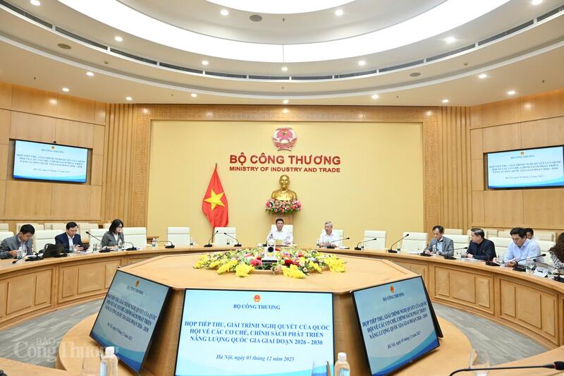 Quang cảnh cuộc họp. Ảnh: Cấn Dũng