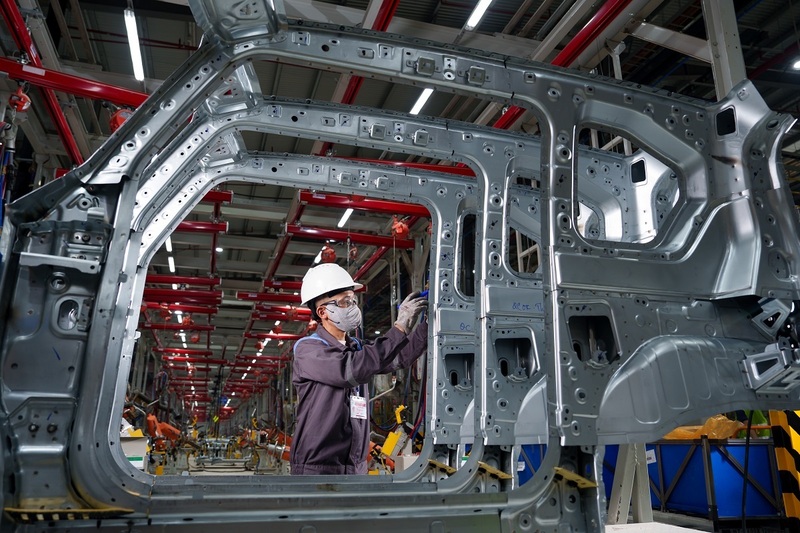 KKT Vũng Áng đã có sự hình thành liên kết cốt lõi từ công nghiệp nặng cung cấp nguyên vật liệu đầu vào cho các ngành cơ khí, chế tạo và xây dựng. Ảnh: VinFast Hà Tĩnh