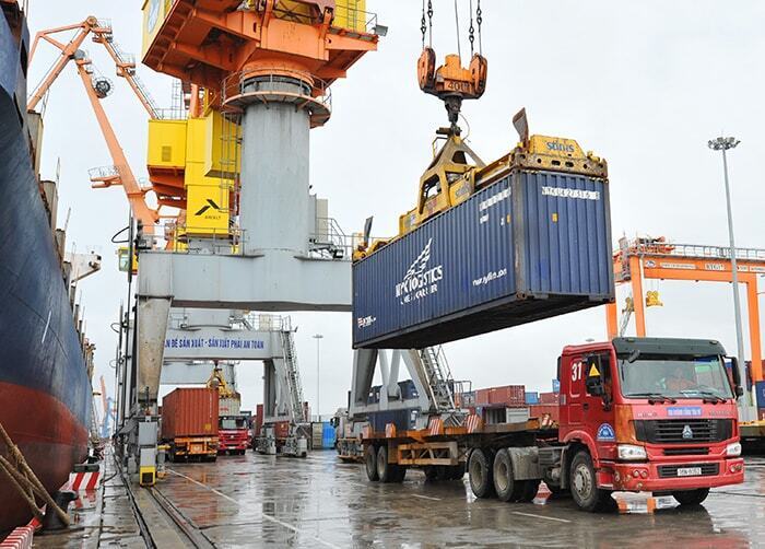 Quy tắc xuất xứ trong EVFTA đòi hỏi tỷ lệ nguyên liệu nội khối hoặc mức độ gia công, chế biến đáp ứng những tiêu chí rất cụ thể theo từng nhóm sản phẩm. Ảnh minh hoạ