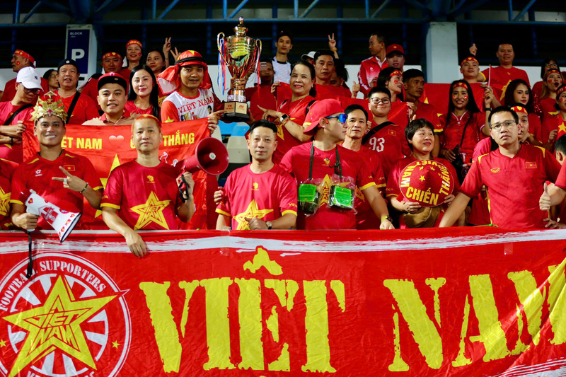 Cổ động viên đông đảo tại chung kết bóng đá nữ Việt Nam. Ảnh: Thể thao Việt Nam/TTXVN