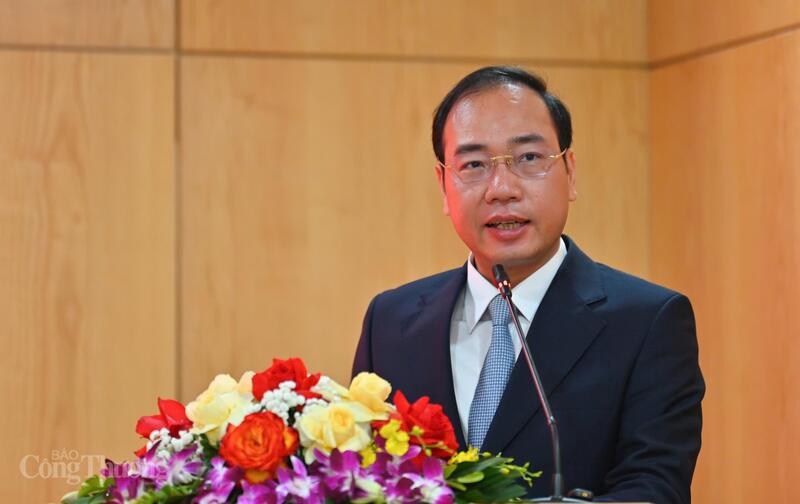 Đồng chí Trần Quang Huy, Vụ trưởng Vụ Tổ chức cán bộ đã thay mặt Chi bộ Vụ Tổ chức cán bộ trình bày tham luận