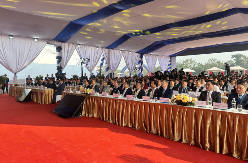 Các đại biểu tham dự Lễ khởi công dự án đầu tư xây dựng khu đô thị thể thao Olympic (xã Thượng Phúc, thành phố Hà Nội)