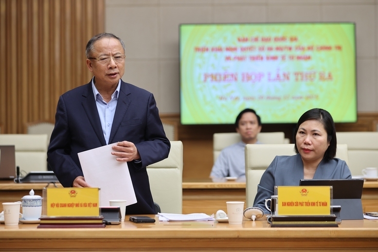 Đại diện Hiệp hội Doanh nghiệp nhỏ và vừa phát biểu tại Phiên họp. Ảnh: VGP/Nhật Bắc