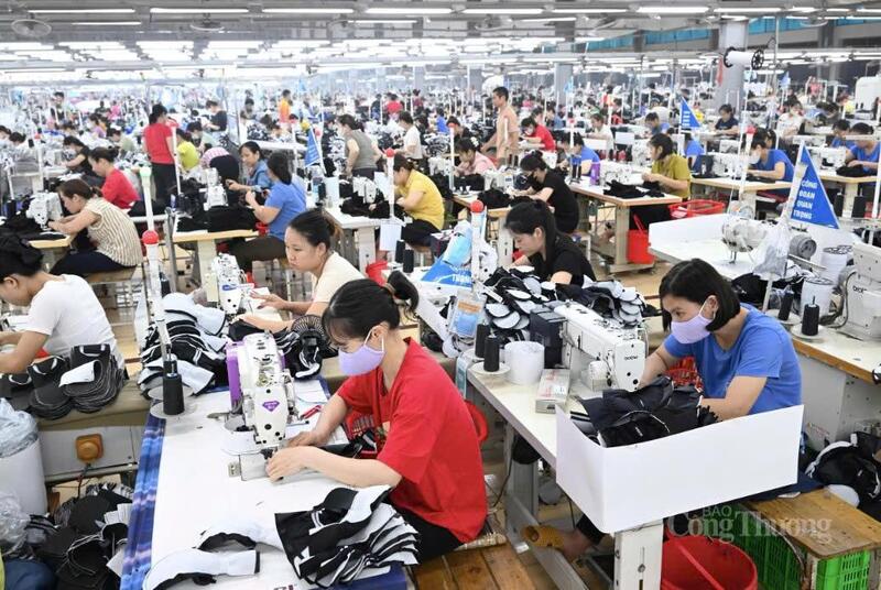 Năm 2026, tổng cầu của thị trường dệt may thế giới tăng trưởng chậm hơn so với năm 2025. Ảnh: Cấn Dũng