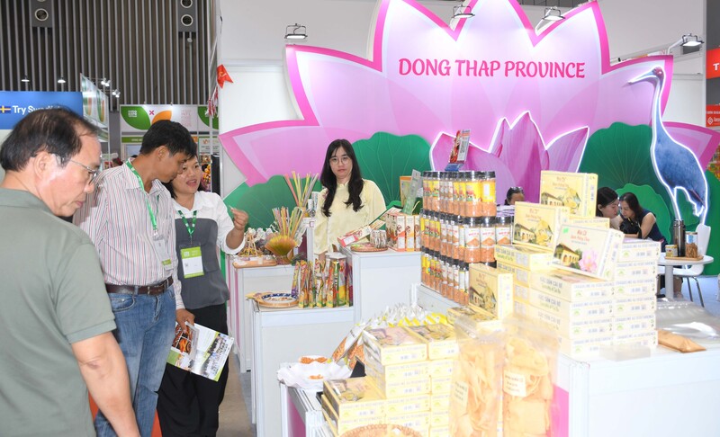 Năm 2026, ngành Công Thương Đồng Tháp tiếp tục tăng cường xúc tiến thương mại, kết nối cung cầu, hỗ trợ doanh nghiệp đa dạng hóa thị trường xuất khẩu, phát triển sản phẩm đáp ứng các tiêu chuẩn xanh, bền vững. Ảnh: Minh Khuê