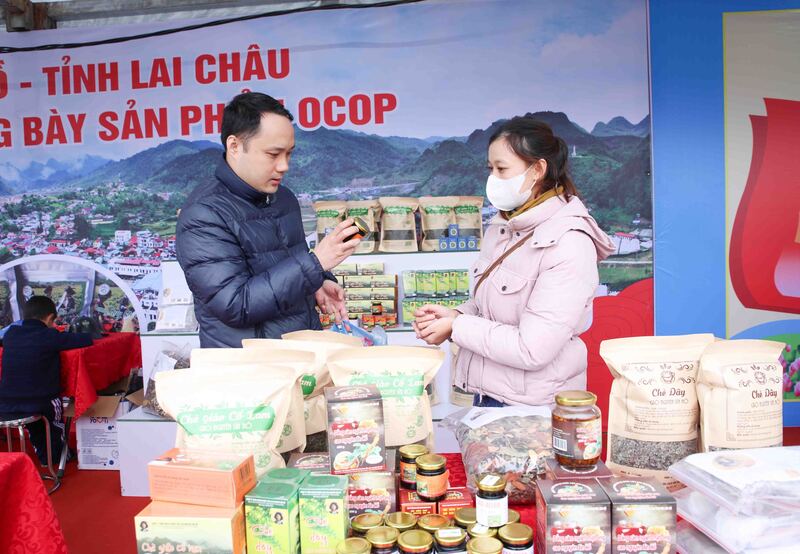 Xúc tiến, quảng bá sản phẩm OCOP tỉnh Lai Châu. Ảnh: Thanh Hậu