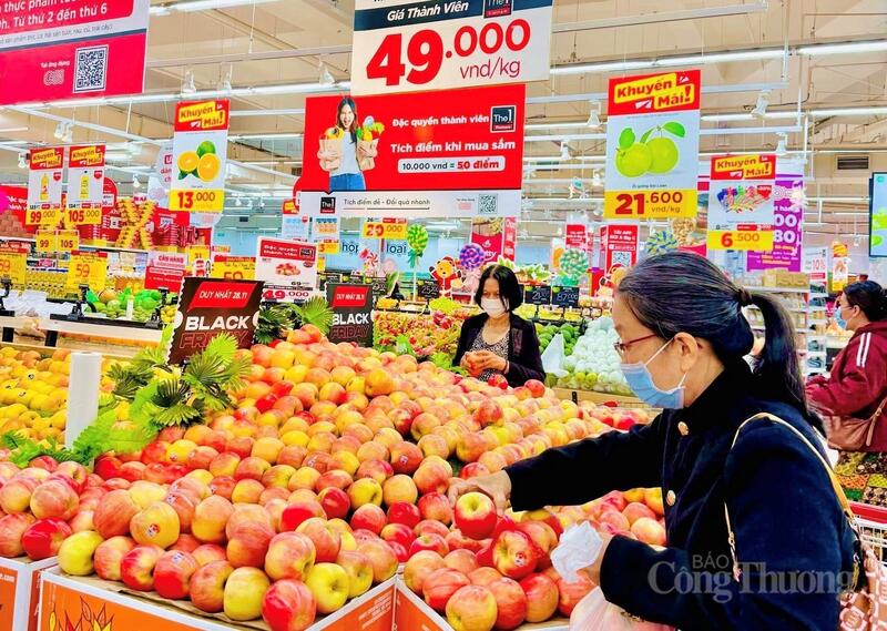Cá siêu thị trên địa bàn chủ động kích cầu tiêu dùng, tung chương trình khuyến mãi. Ảnh: Hiền Mai