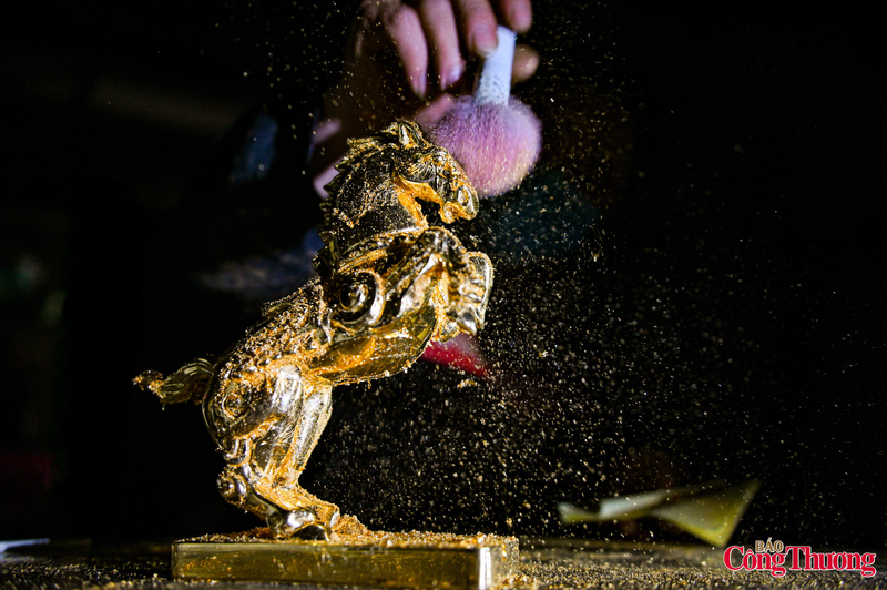 Nếu trước đây, linh vật phong thủy chủ yếu thiên về trang trí, thì hiện nay doanh nghiệp ưu tiên các tác phẩm mang tính biểu tượng, kể được câu chuyện về tầm nhìn và khát vọng phát triển.