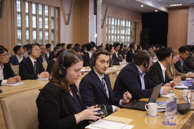 Các đại biểu, chuyên gia nước ngoài tham gia diễn đàn