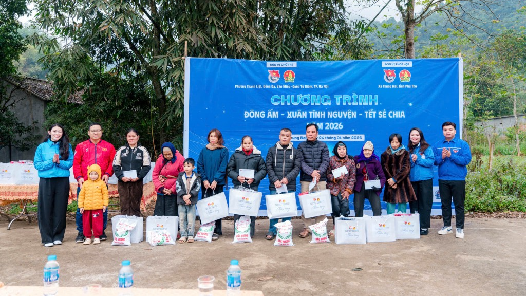 Hành trình “Đông ấm” mang mùa xuân về vùng cao Hành trình “Đông ấm” mang mùa xuân về vùng cao