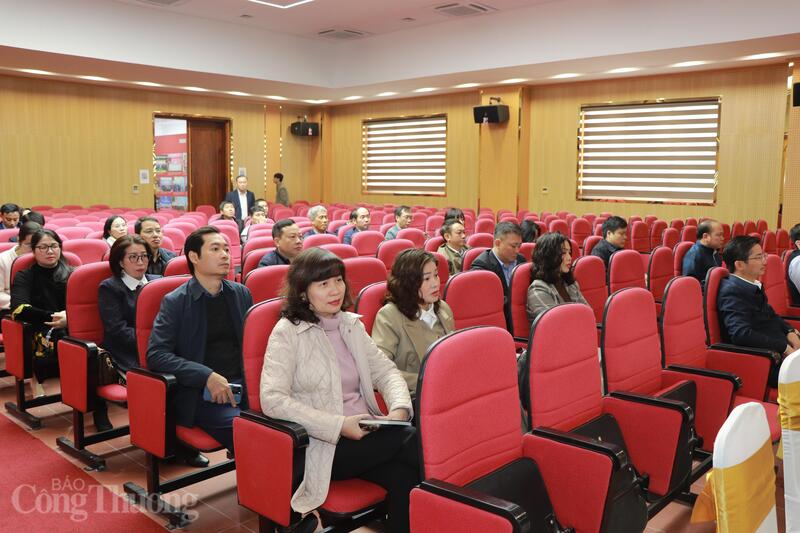 Các đại biểu tham dự hội nghị tại điểm cầu Bộ Công Thương. Ảnh: Thanh Tuấn