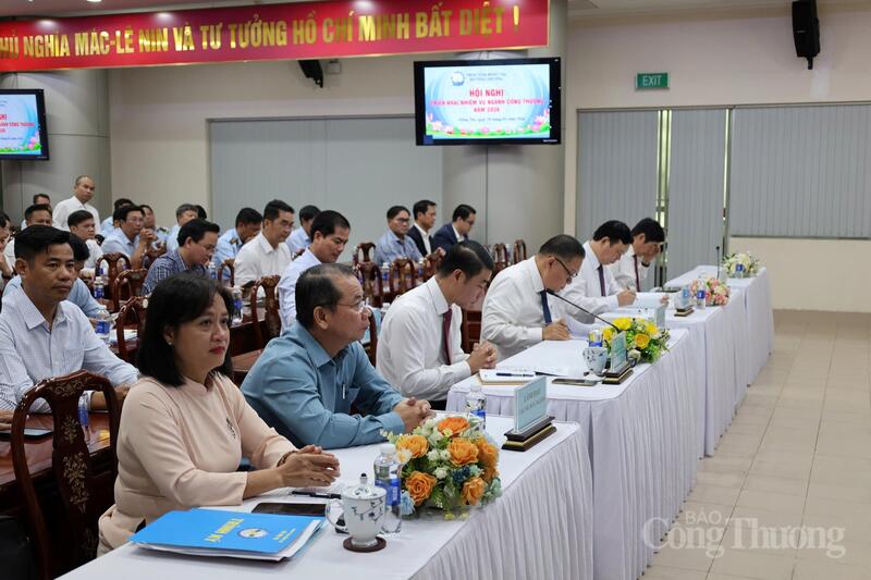 Các đại biểu tham dự hội nghị.