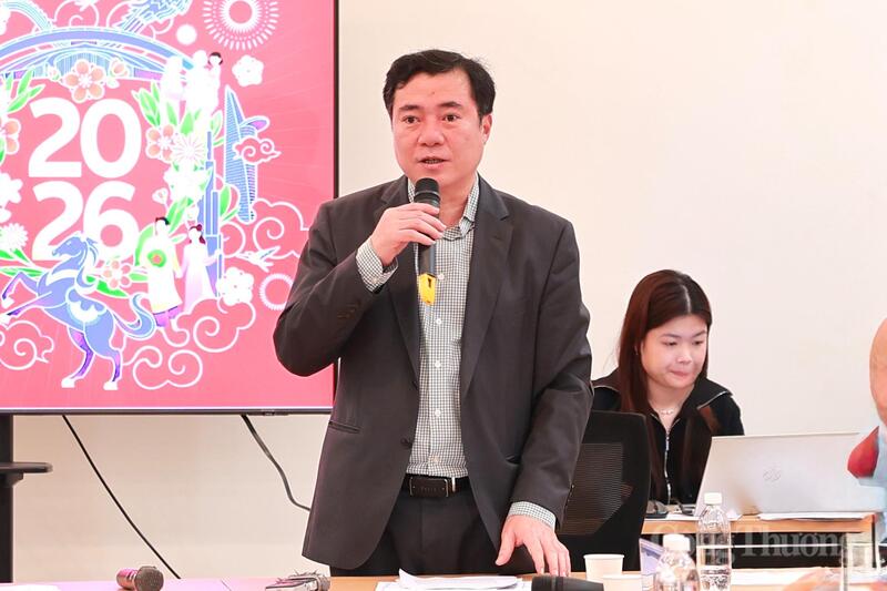 Thứ trưởng Nguyễn Sinh Nhật Tân thông tin về tiến độ triển khai hội chợ (Ảnh: Quỳnh Trang)