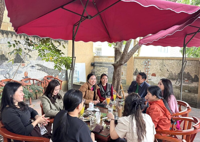 Quán cà phê của anh Tùng có lượng khách hàng ổn định. Ảnh: Mai Liễu