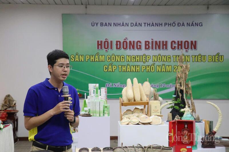 Dự án khởi nghiệp của Trương Văn An và các cộng sự thuyết trình tại vòng bình chọn sản phẩm công nghiệp nông thôn tiêu biểu Đà Nẵng năm 2025.