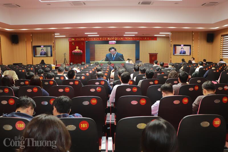 Hội nghị tại điểm cầu Bộ Công Thương. Ảnh: Thanh Tuấn