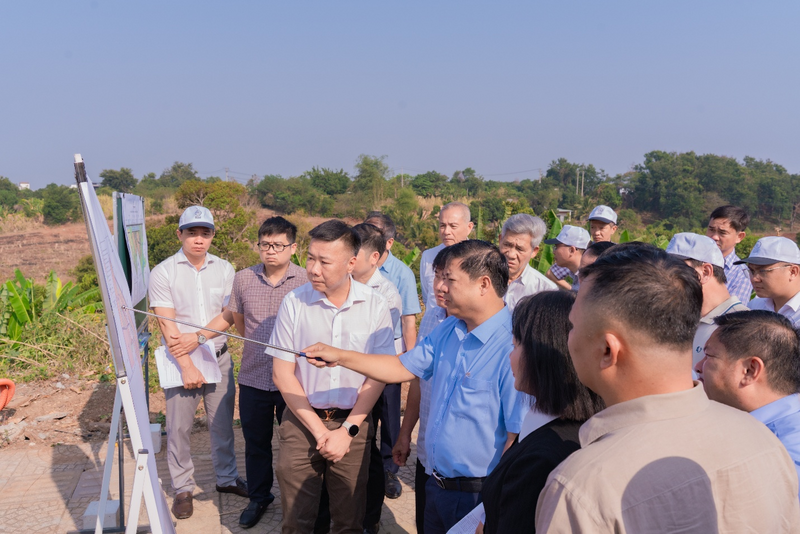 Bí thư Tỉnh ủy Đắk Lắk Lương Nguyễn Minh Triết khảo sát tại dự án Khu đô thị sinh thái văn hóa cà phê Suối Xanh, chỉ đạo các sở, ngành tháo gỡ vướng mắc, tạo điều kiện để triển khai giai đoạn 2 của dự án trọng điểm này.