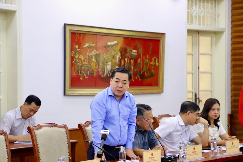 Ông Trần Hướng Dương, Phó Cục trưởng Cục Nghệ thuật biểu diễn phát biểu tại họp báo. Ảnh: Xuân Trường