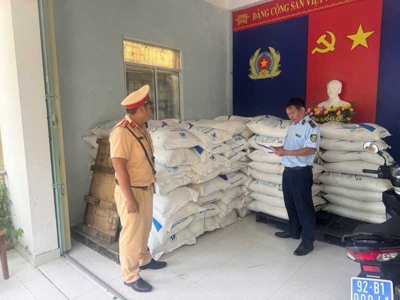 Tịch thu toàn bộ 6 tấn đường tinh luyện nhập lậu. Ảnh: Quản lý thị trường Đà Nẵng