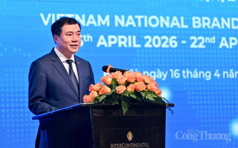 Thứ trưởng Bộ Công Thương Nguyễn Sinh Nhật Tân phát biểu khai mạc. Ảnh: Nam Nguyễn