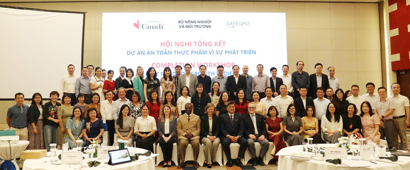 Các đại biểu tham dự Hội nghị tổng kết Dự án “An toàn thực phẩm vì sự phát triển” (SAFEGRO). Ảnh: Phương Dung