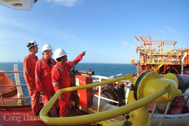 Luật Dầu khí (sửa đổi) được xây dựng để đồng bộ pháp luật, giảm chồng chéo, tạo hành lang minh bạch, thúc đẩy khai thác và thu hút nguồn lực lớn. Ảnh: Cấn Dũng