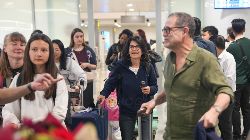 Sáng 21/4, Dàn nhạc Giao hưởng Nhà hát Opera Hoàng gia Versailles đã chính thức đặt chân tới Hà Nội.